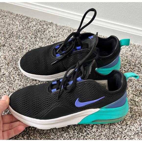 Nike Shoes - Nike Air Motion 2 womens size 8